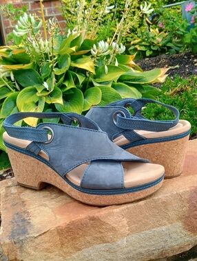 Clarks Giselle Loop Comfort Wedge Leather Sandal Women's Size 9.5